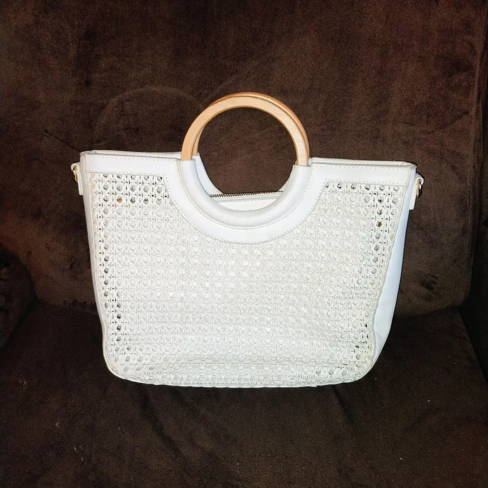 Mali + Lili Brielle Woven Tote w/ Removable Pouch 2-in-1 White Purse Wood Handle